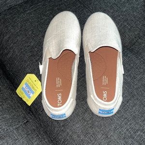 cream/nude toms with a little glitter